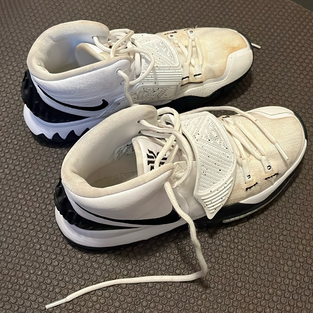 Nike size 7- tried washing has stain on toe box
